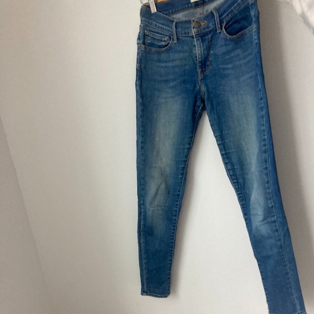 Levi's 710 Super Skinny Women's Jean- Pre Owned- Size 27